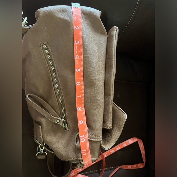 Brown leather backpack style Antik Kraft bag. - Picture 6 of 8